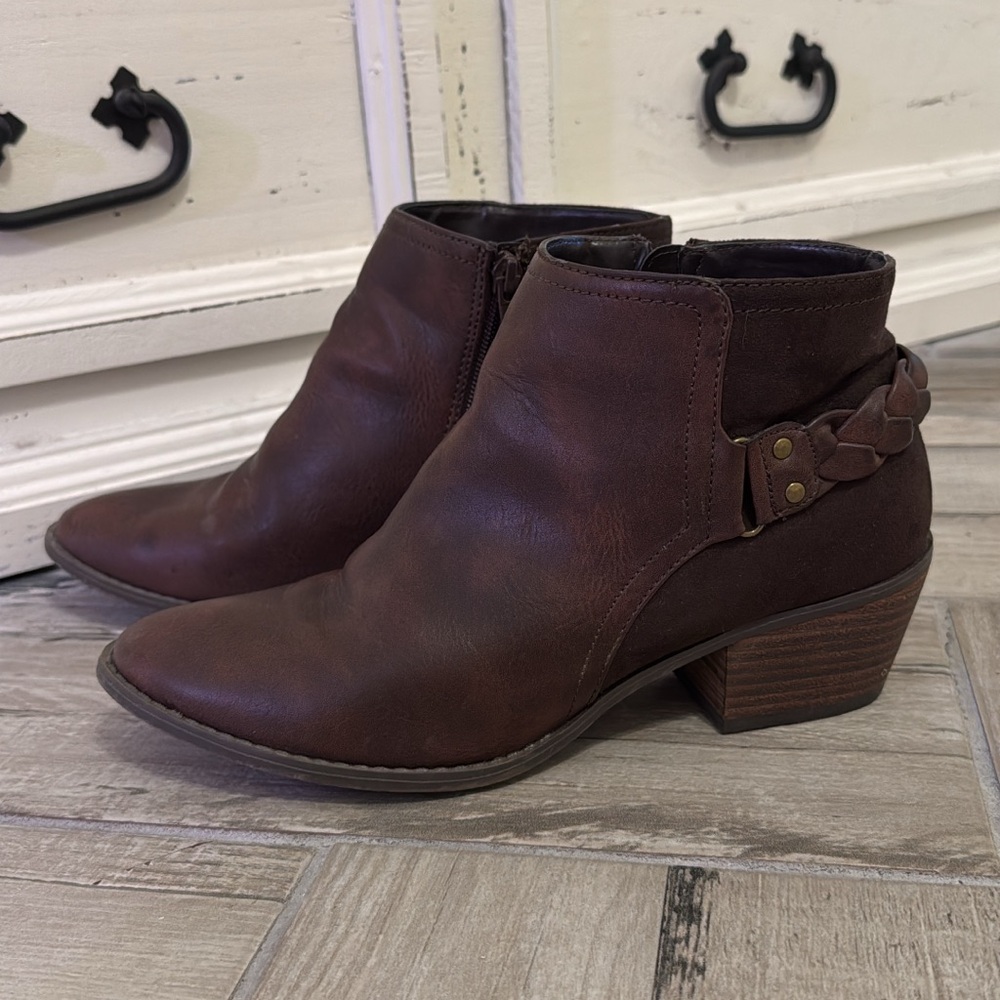 American Eagle Brown Leather Booties